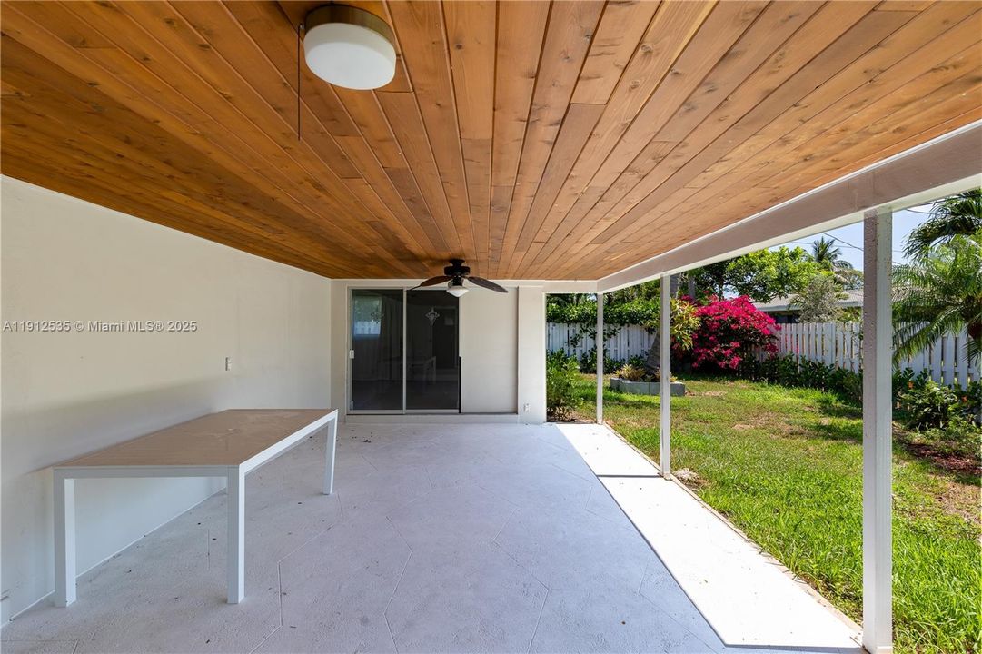 合同活跃: $795,000 (3 贝兹, 2 浴室, 1859 平方英尺)