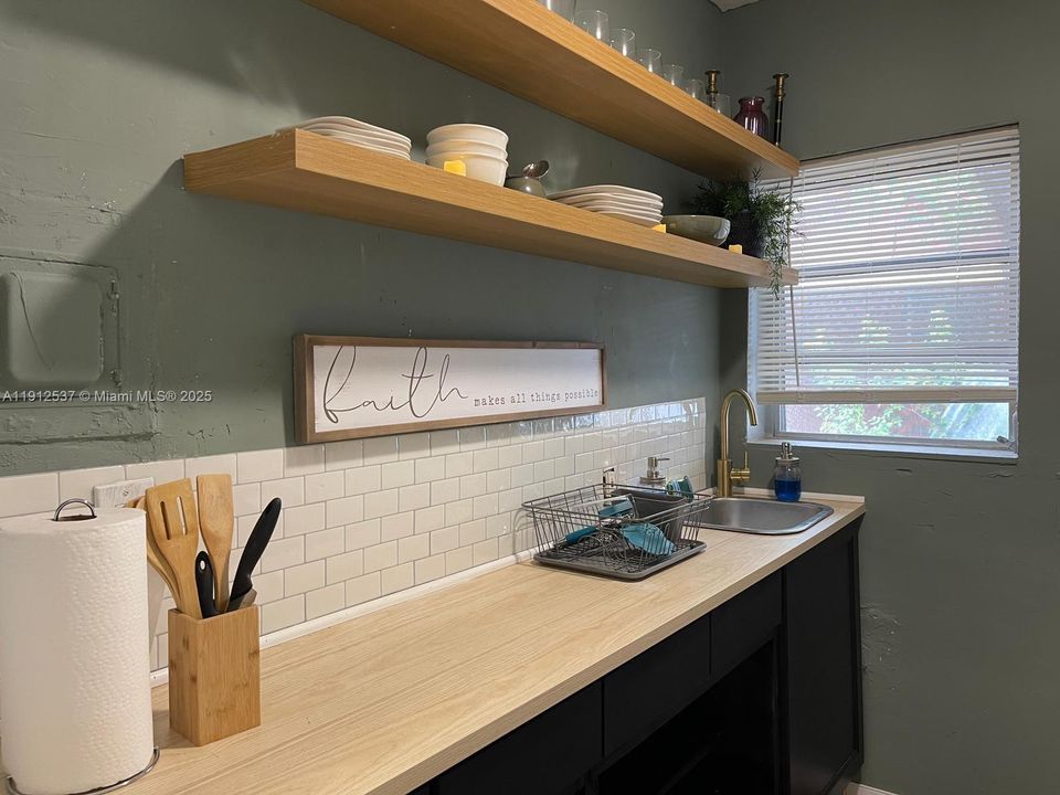 For Rent: $1,600 (1 beds, 1 baths, 1185 Square Feet)