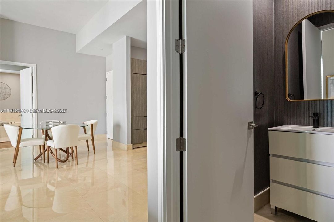 待售: $1,825,000 (2 贝兹, 2 浴室, 1572 平方英尺)