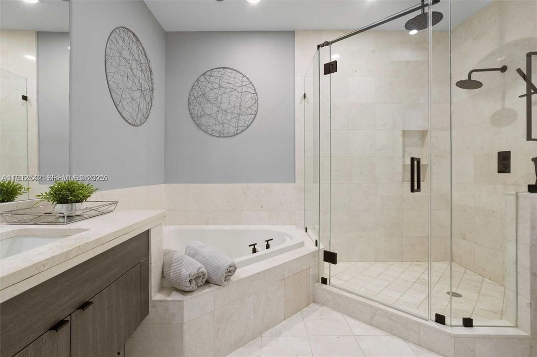 待售: $1,825,000 (2 贝兹, 2 浴室, 1572 平方英尺)