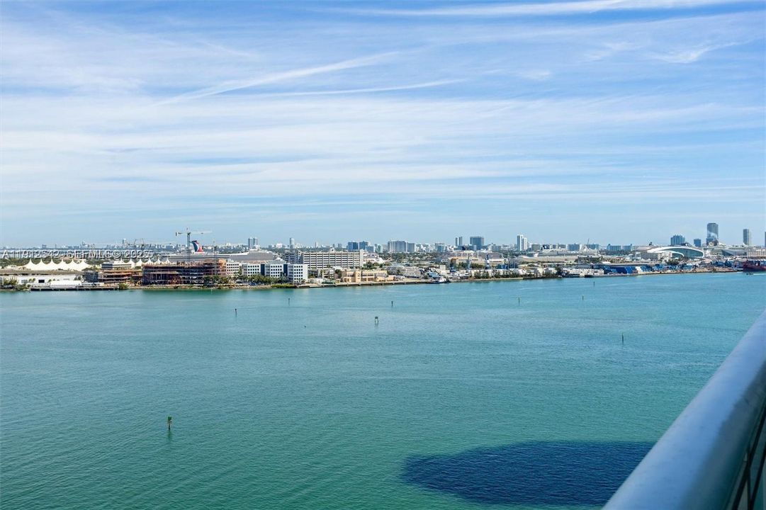 待售: $1,825,000 (2 贝兹, 2 浴室, 1572 平方英尺)