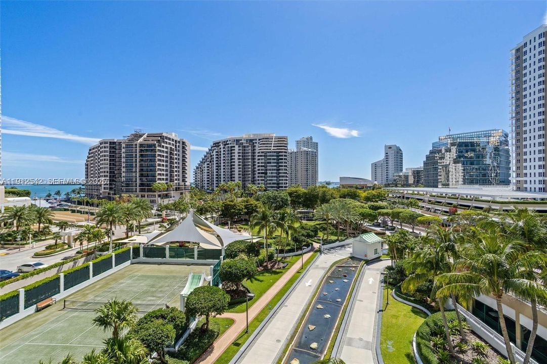 待售: $1,825,000 (2 贝兹, 2 浴室, 1572 平方英尺)