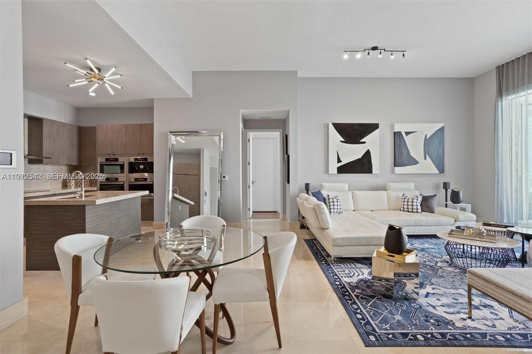 待售: $1,825,000 (2 贝兹, 2 浴室, 1572 平方英尺)