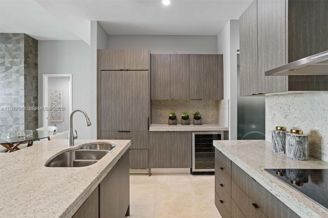 待售: $1,825,000 (2 贝兹, 2 浴室, 1572 平方英尺)