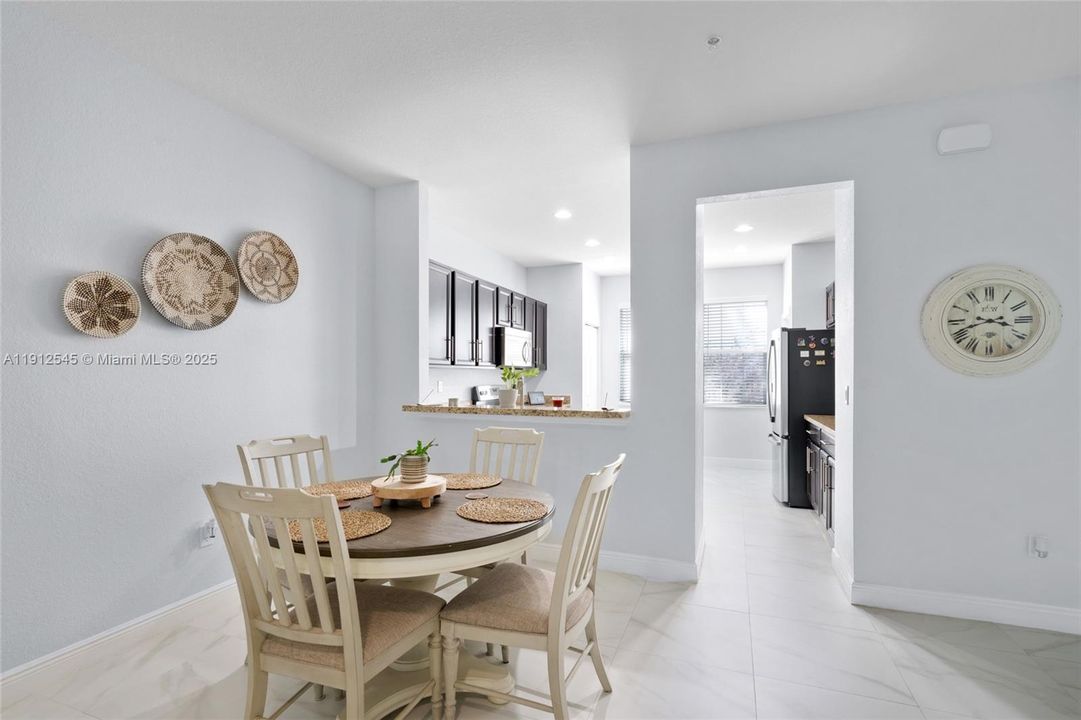 待售: $499,900 (2 贝兹, 2 浴室, 1760 平方英尺)