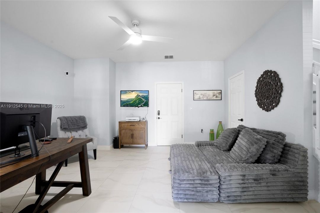 待售: $499,900 (2 贝兹, 2 浴室, 1760 平方英尺)