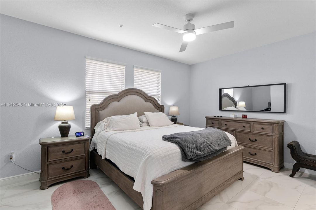 待售: $499,900 (2 贝兹, 2 浴室, 1760 平方英尺)