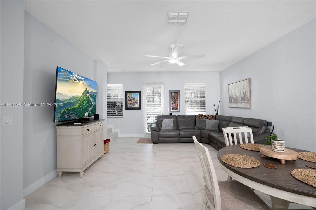 待售: $499,900 (2 贝兹, 2 浴室, 1760 平方英尺)