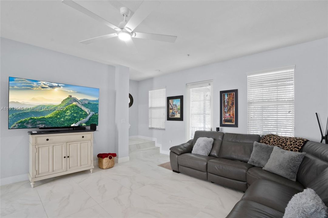 待售: $499,900 (2 贝兹, 2 浴室, 1760 平方英尺)