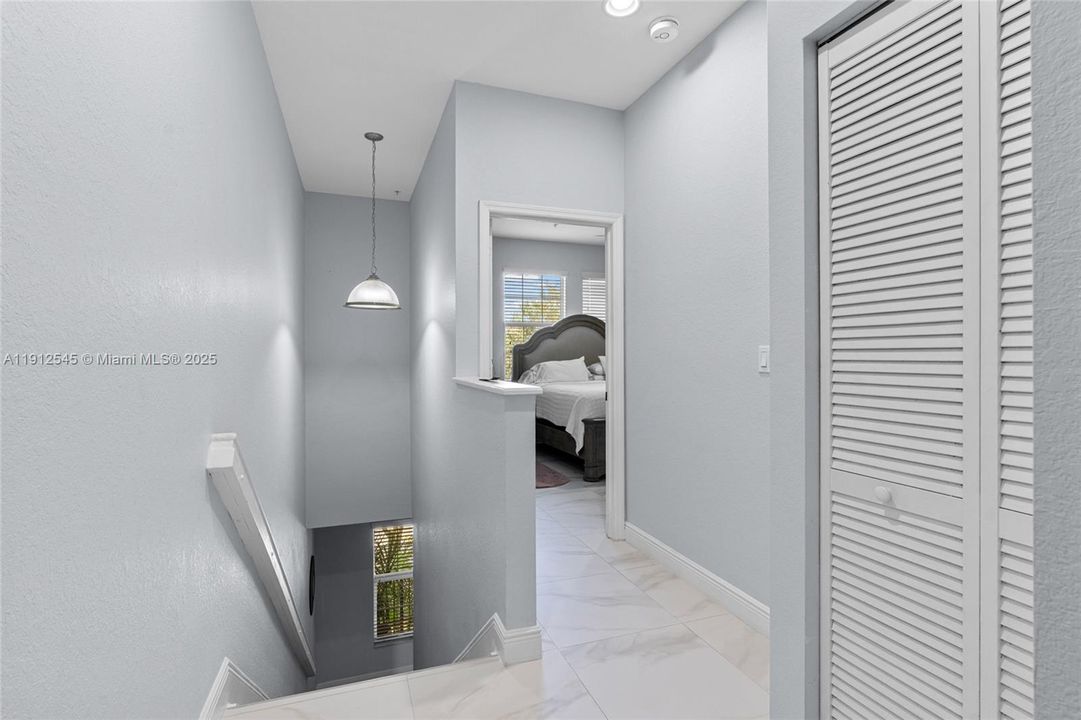 待售: $499,900 (2 贝兹, 2 浴室, 1760 平方英尺)