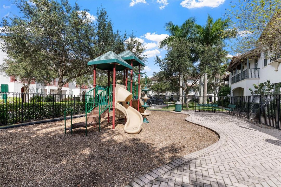 待售: $499,900 (2 贝兹, 2 浴室, 1760 平方英尺)