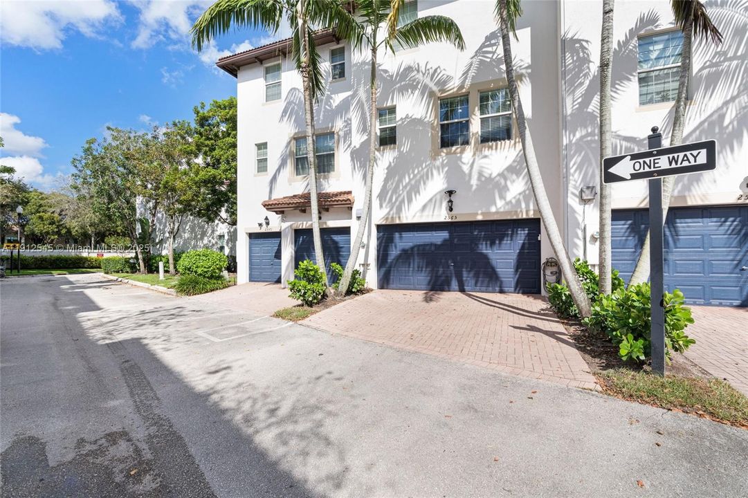 待售: $499,900 (2 贝兹, 2 浴室, 1760 平方英尺)