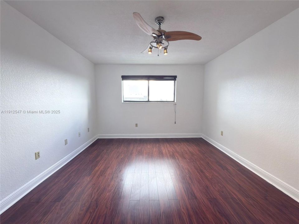 For Rent: $2,300 (2 beds, 2 baths, 986 Square Feet)
