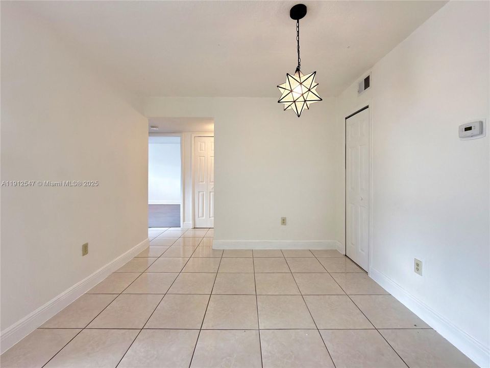 For Rent: $2,300 (2 beds, 2 baths, 986 Square Feet)