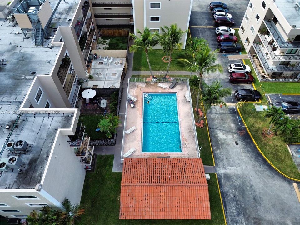 For Rent: $2,300 (2 beds, 2 baths, 986 Square Feet)