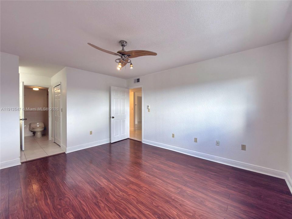 For Rent: $2,300 (2 beds, 2 baths, 986 Square Feet)