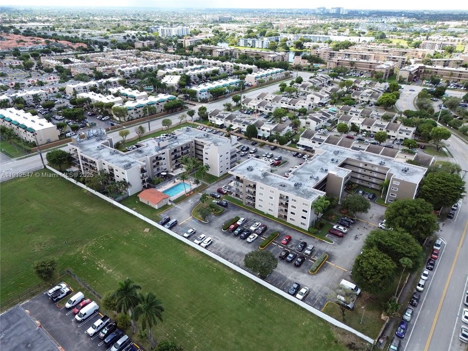 For Rent: $2,300 (2 beds, 2 baths, 986 Square Feet)