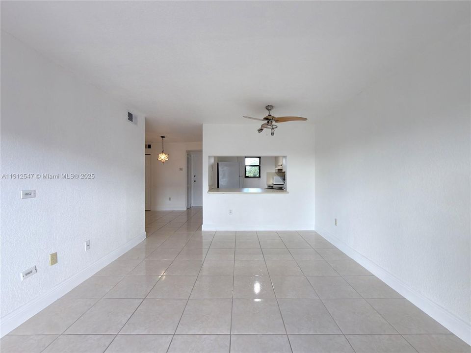 For Rent: $2,300 (2 beds, 2 baths, 986 Square Feet)