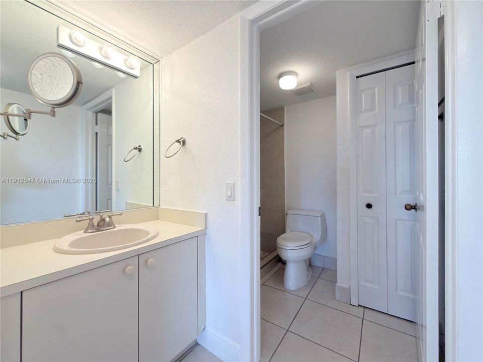 For Rent: $2,300 (2 beds, 2 baths, 986 Square Feet)