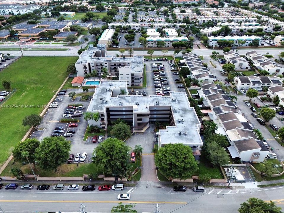 For Rent: $2,300 (2 beds, 2 baths, 986 Square Feet)