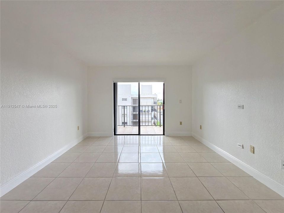 For Rent: $2,300 (2 beds, 2 baths, 986 Square Feet)