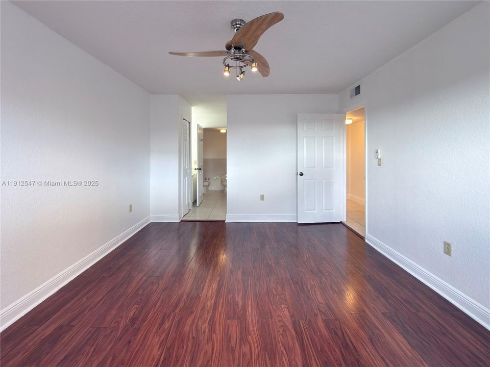 For Rent: $2,300 (2 beds, 2 baths, 986 Square Feet)