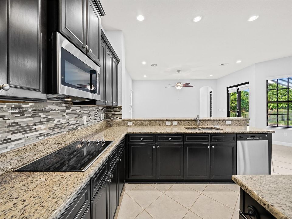 待售: $1,039,000 (4 贝兹, 3 浴室, 2480 平方英尺)