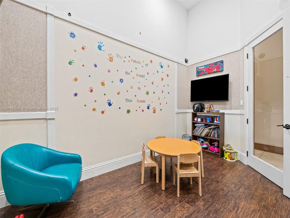 待售: $1,039,000 (4 贝兹, 3 浴室, 2480 平方英尺)