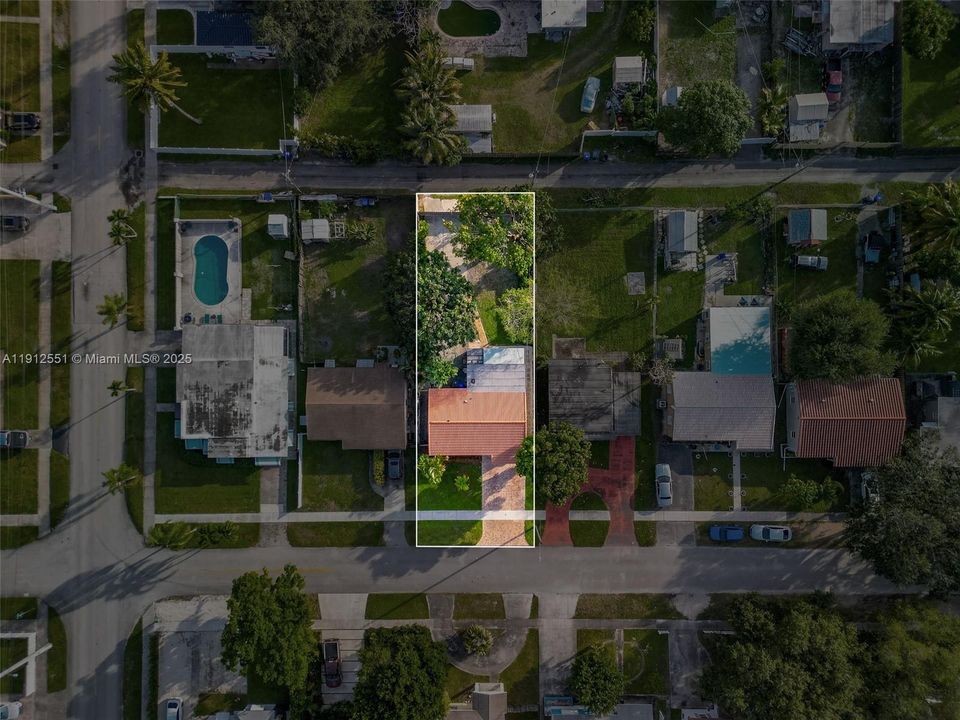 合同活跃: $3,300 (3 贝兹, 2 浴室, 1280 平方英尺)