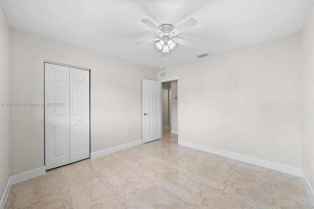 合同活跃: $3,300 (3 贝兹, 2 浴室, 1280 平方英尺)