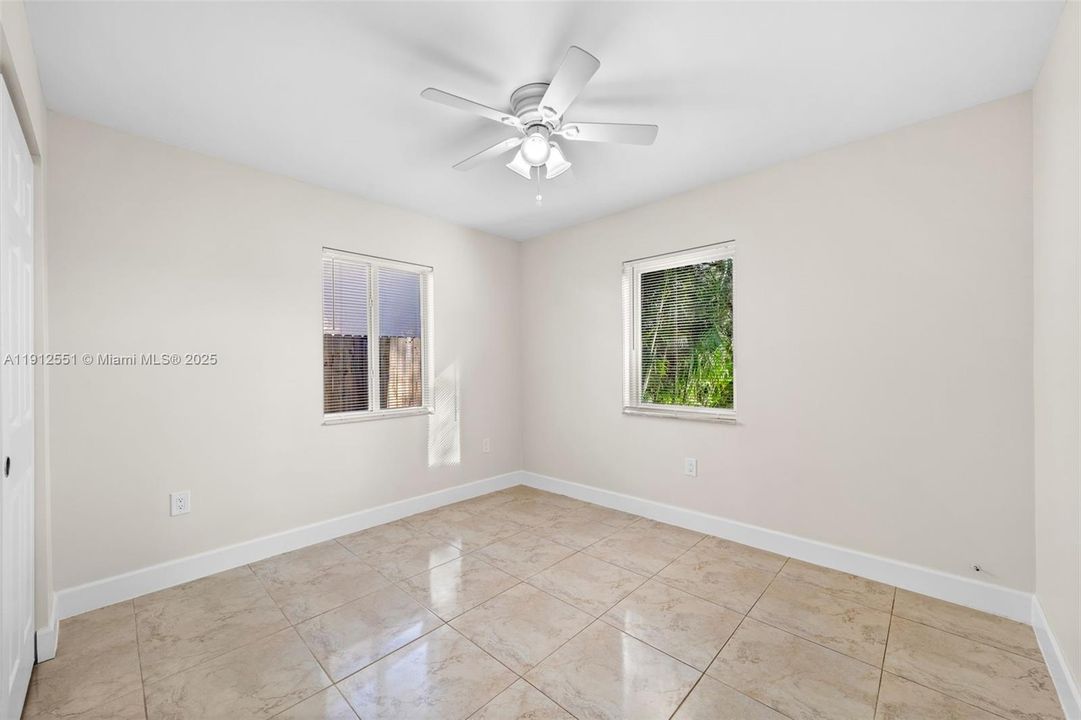 合同活跃: $3,300 (3 贝兹, 2 浴室, 1280 平方英尺)