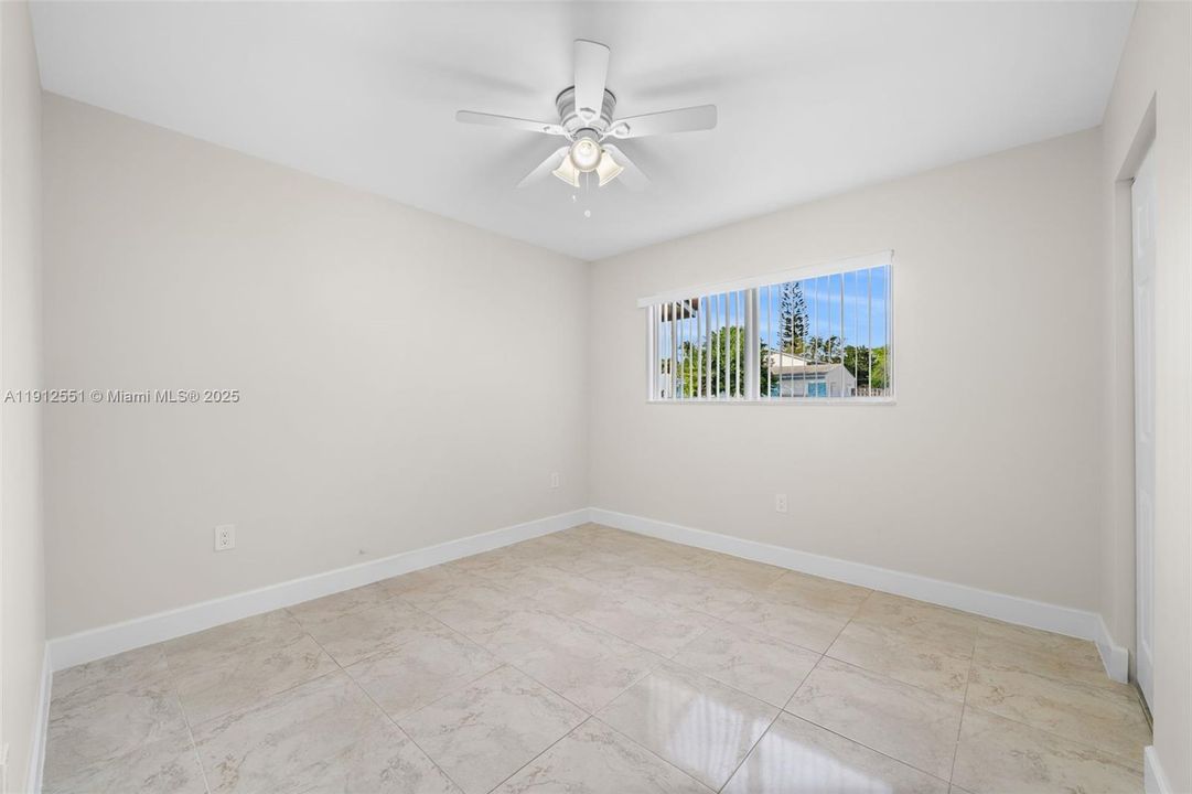 合同活跃: $3,300 (3 贝兹, 2 浴室, 1280 平方英尺)