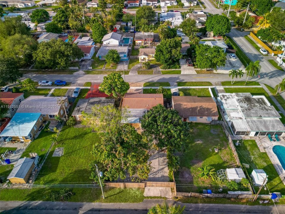 合同活跃: $3,300 (3 贝兹, 2 浴室, 1280 平方英尺)