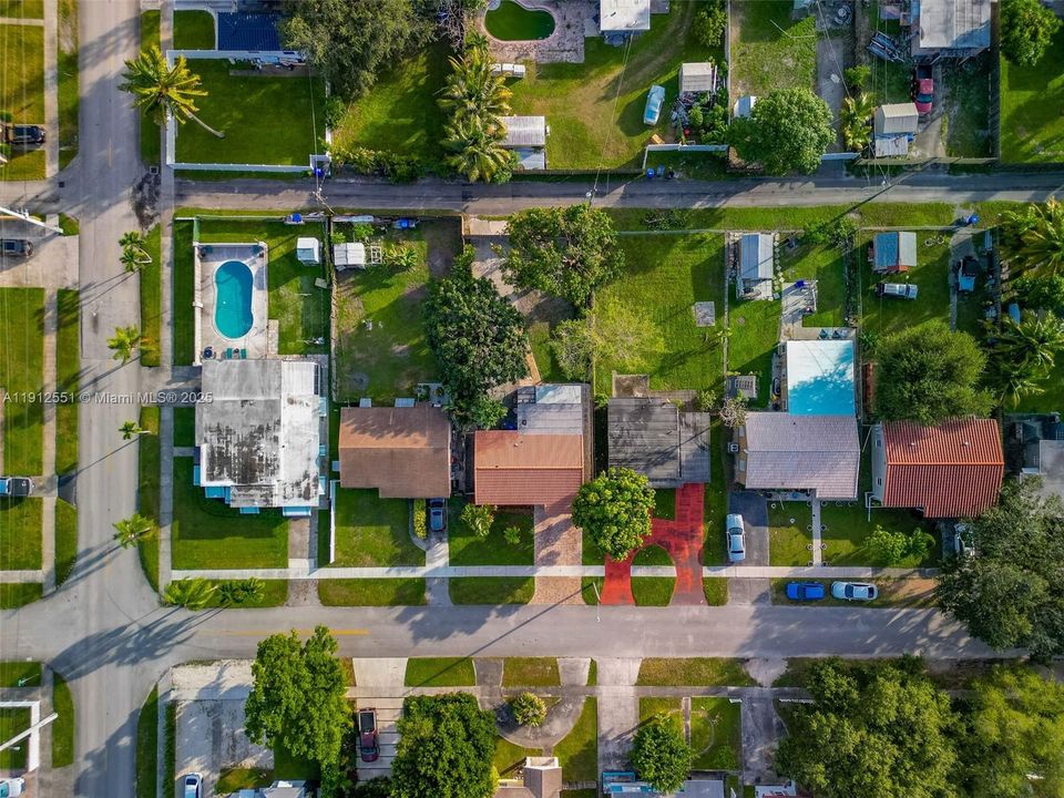 合同活跃: $3,300 (3 贝兹, 2 浴室, 1280 平方英尺)