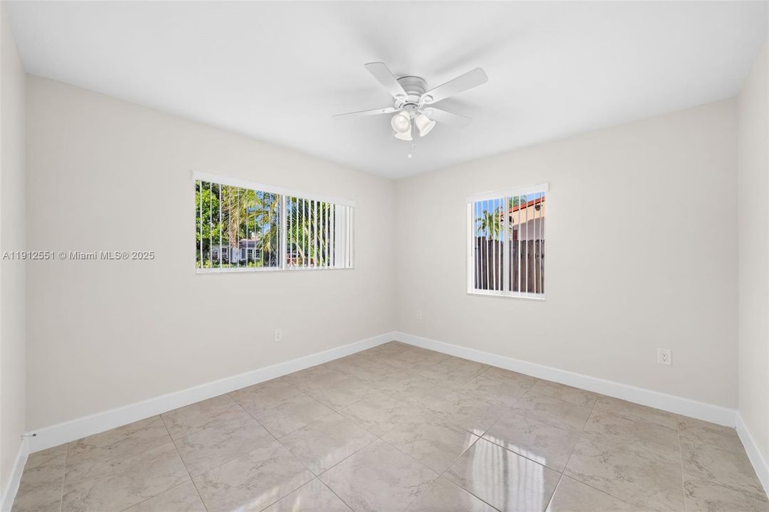 合同活跃: $3,300 (3 贝兹, 2 浴室, 1280 平方英尺)