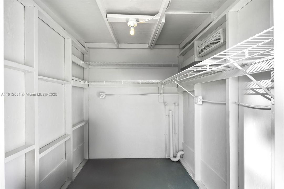 合同活跃: $3,300 (3 贝兹, 2 浴室, 1280 平方英尺)