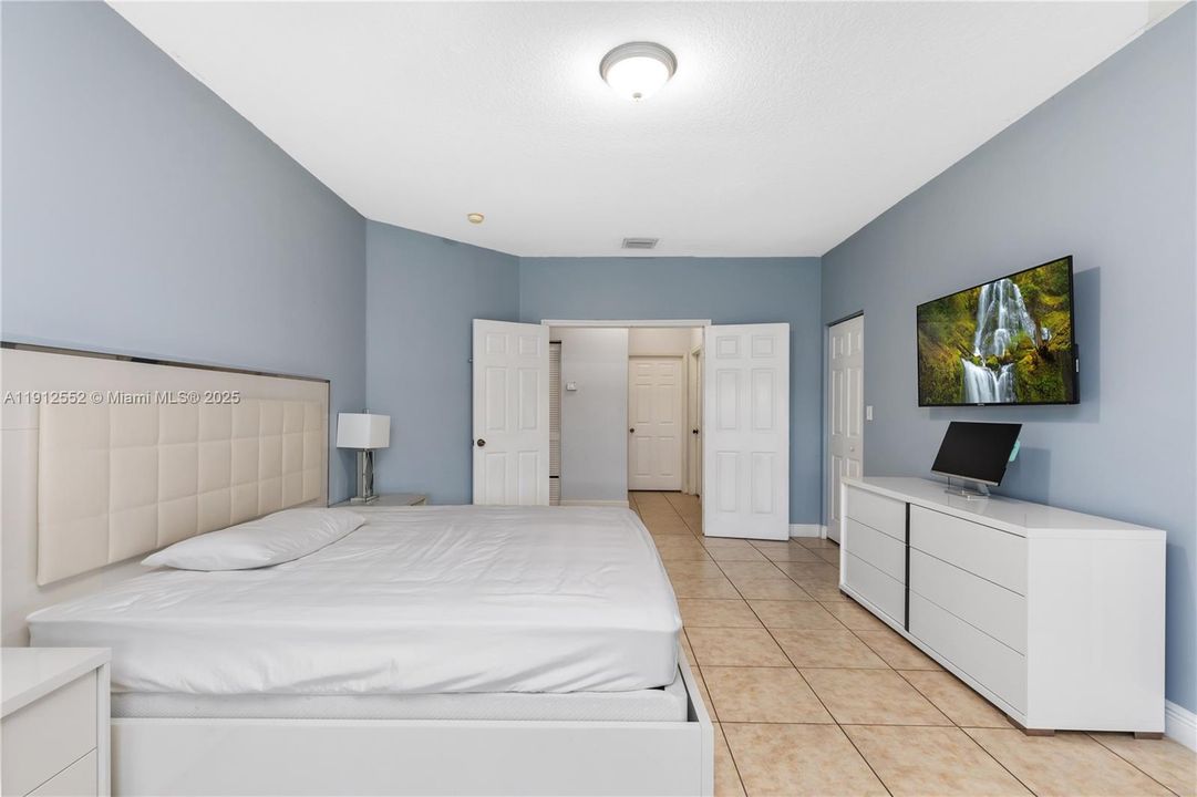 For Sale: $875,000 (4 beds, 2 baths, 1888 Square Feet)