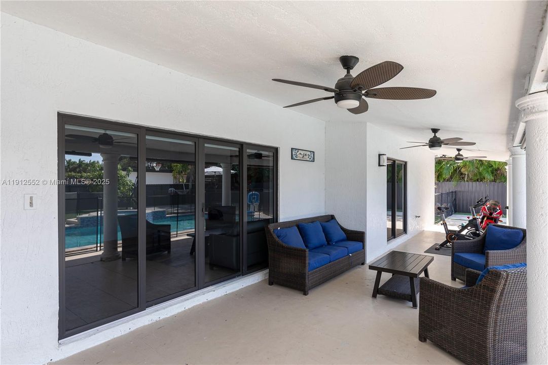 For Sale: $875,000 (4 beds, 2 baths, 1888 Square Feet)