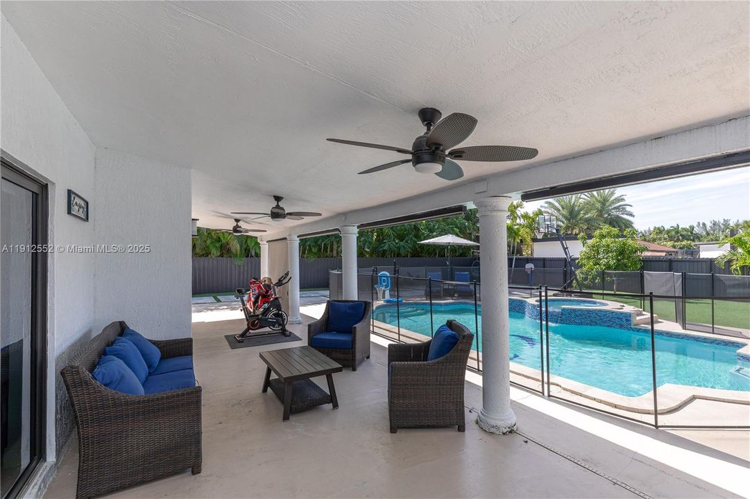 For Sale: $875,000 (4 beds, 2 baths, 1888 Square Feet)