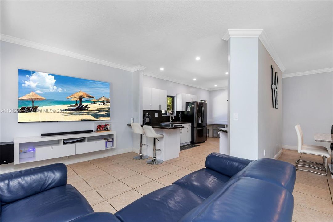 For Sale: $875,000 (4 beds, 2 baths, 1888 Square Feet)