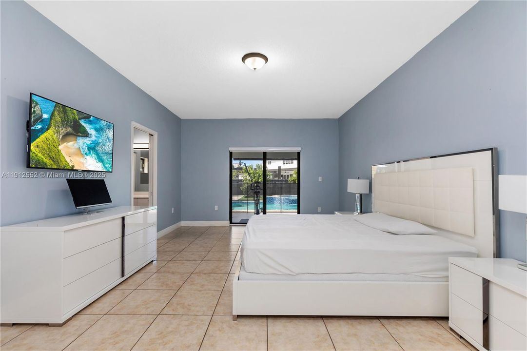 For Sale: $875,000 (4 beds, 2 baths, 1888 Square Feet)