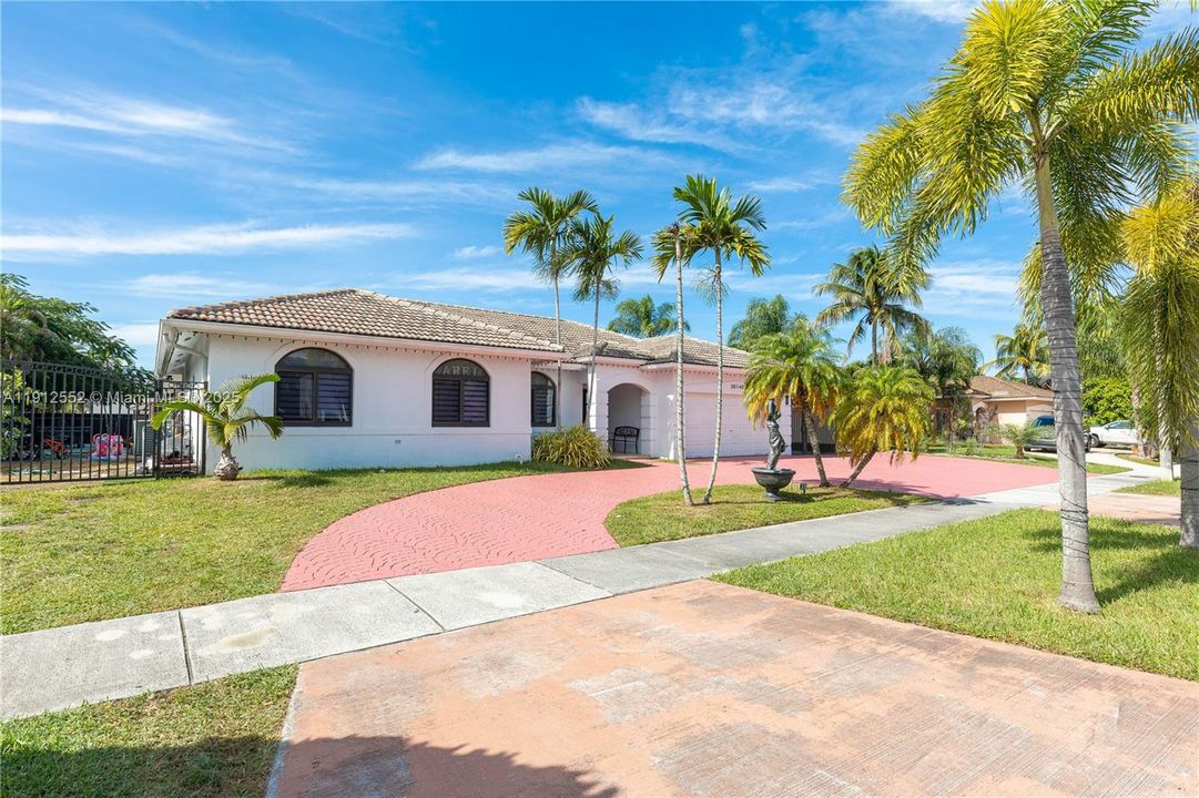 For Sale: $875,000 (4 beds, 2 baths, 1888 Square Feet)