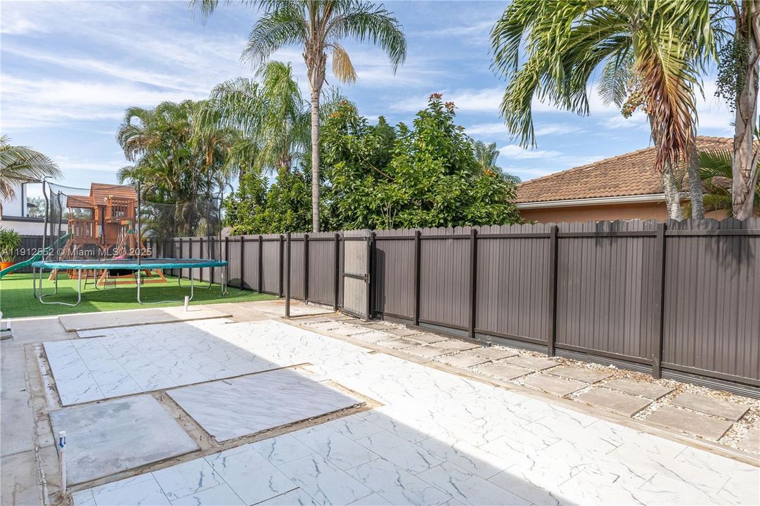 For Sale: $875,000 (4 beds, 2 baths, 1888 Square Feet)