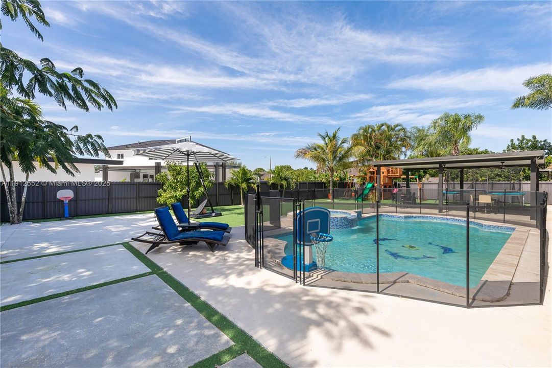 For Sale: $875,000 (4 beds, 2 baths, 1888 Square Feet)