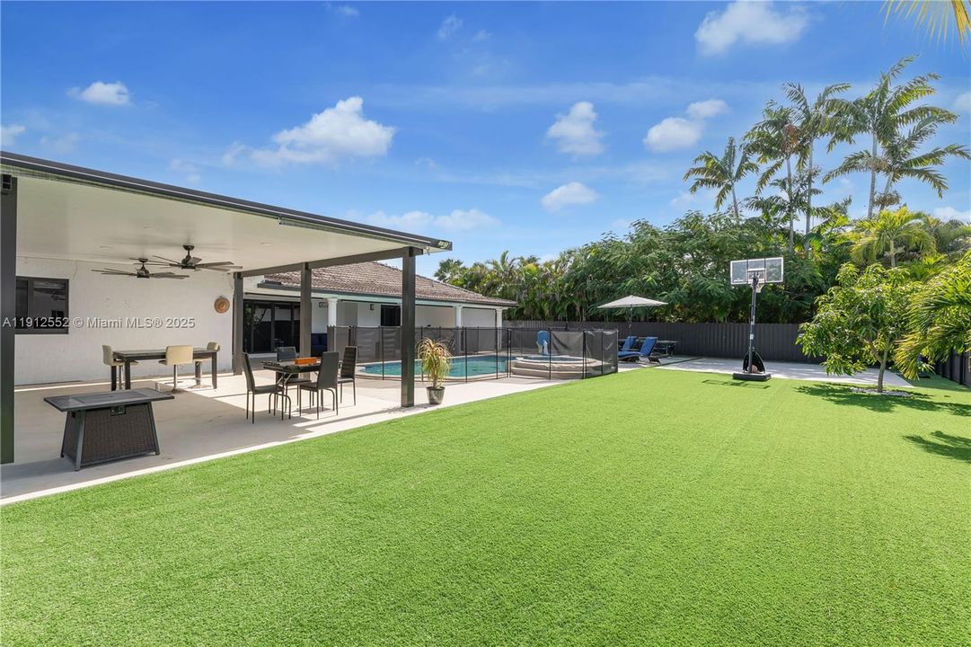 For Sale: $875,000 (4 beds, 2 baths, 1888 Square Feet)