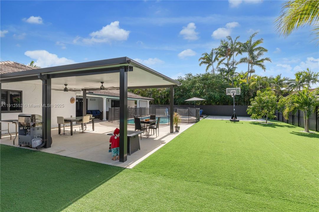 For Sale: $875,000 (4 beds, 2 baths, 1888 Square Feet)