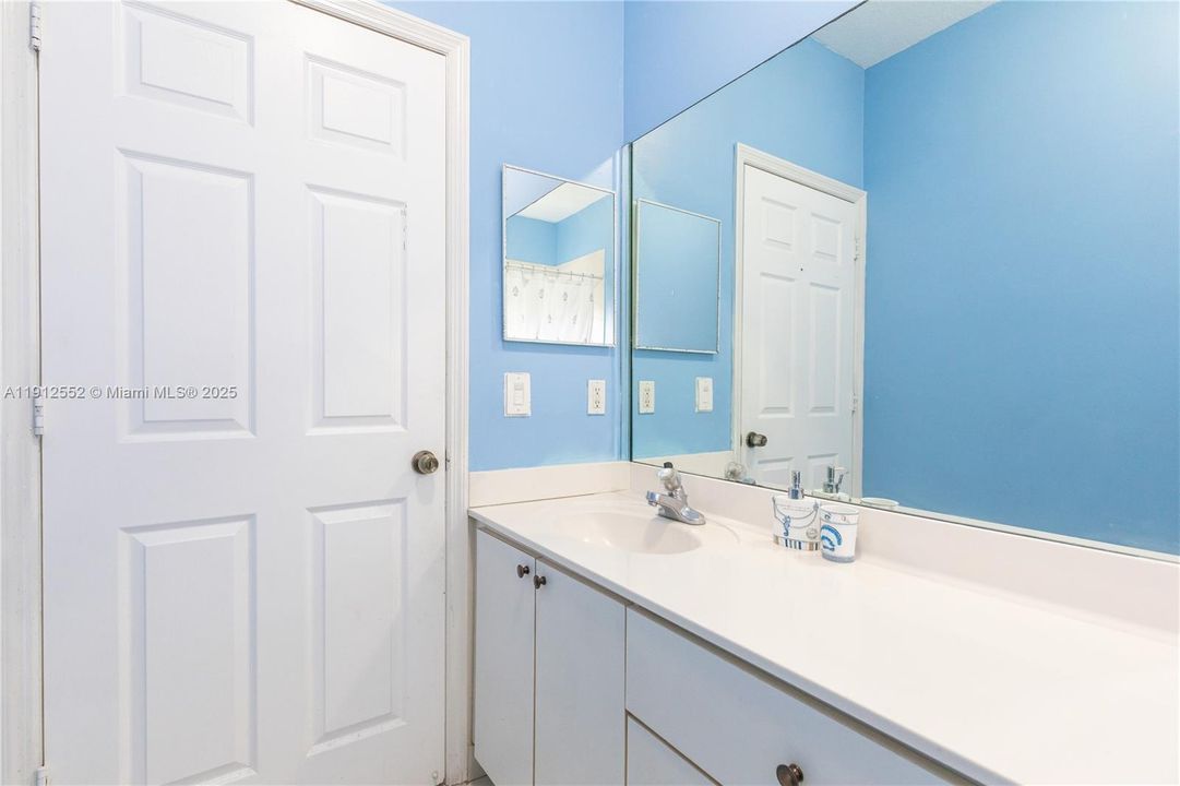 For Sale: $875,000 (4 beds, 2 baths, 1888 Square Feet)