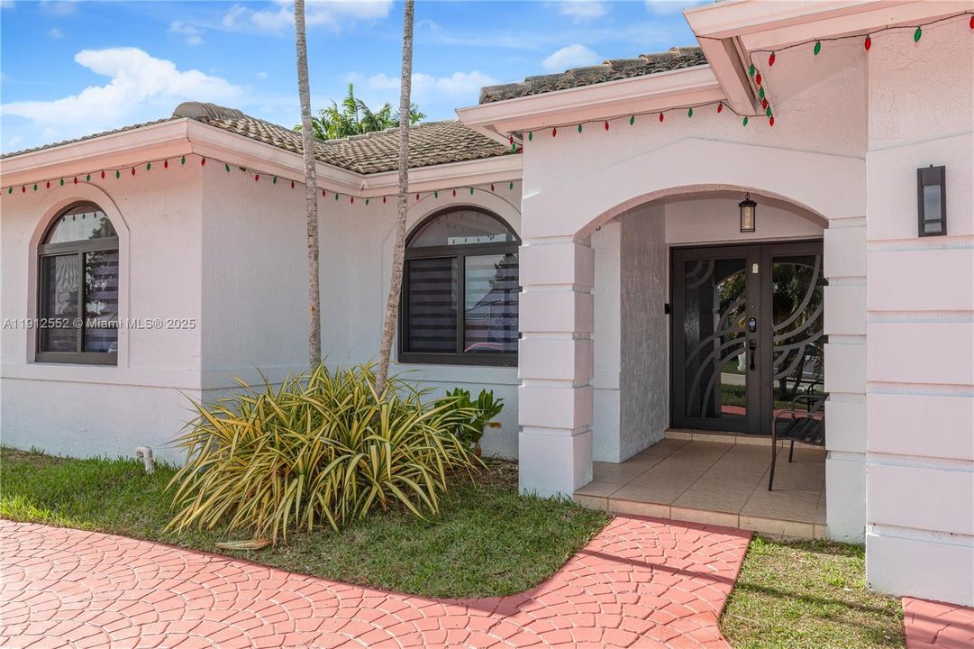 For Sale: $875,000 (4 beds, 2 baths, 1888 Square Feet)