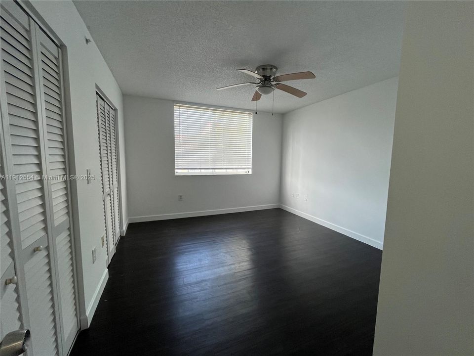 Active With Contract: $1,850 (1 beds, 1 baths, 700 Square Feet)