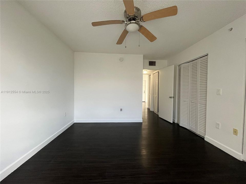 Active With Contract: $1,850 (1 beds, 1 baths, 700 Square Feet)